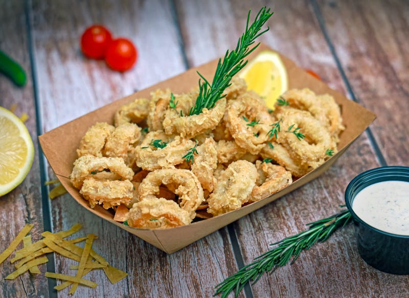 Crispy fried calamari with lemon and dipping sauce